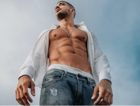 Celebrity Daughter Opens Up About Having Her Eye Color Changed 2