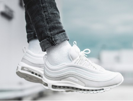 Celebrity Daughter Opens Up About Having Her Eye Color Changed 4